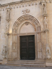 Fototapeta na wymiar Sibenik - Katedra Portal San Giacomo (Sibenik)