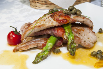 Жареое мясо со сморчками