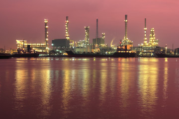 Obraz na płótnie Canvas Oil refinery factory