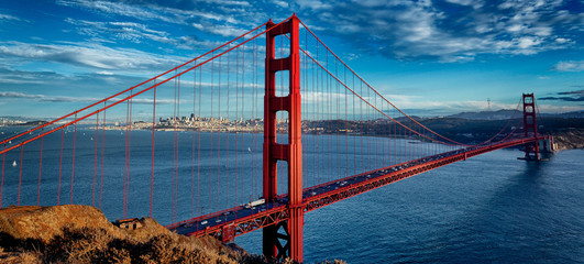 panoramic view of famous Golden Gate Bridge - obrazy, fototapety, plakaty