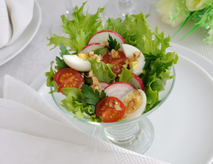 Salad of vegetables with quail eggs