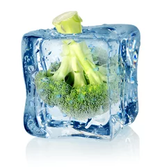 Foto op Plexiglas Fruit in ijs Broccoli in ijs