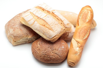 PANE COTTO AL FORNO SU FONDO BIANCO