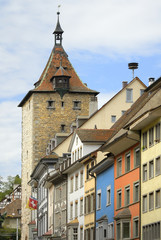 Stadttor und alte Stadthäuser in der Altstadt von Schaffhausen