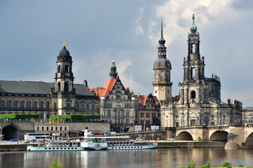 Fototapeta na wymiar Dresden, widok na miasto w całym Łaby