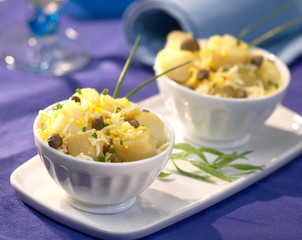 POMME DE TERRE AUX OEUFS BROUILLÉS AUX LENTILLES