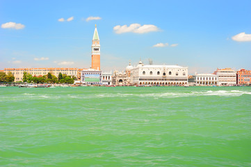 Fototapeta na wymiar Doge's Palace in Venice