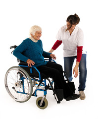 Oma im Rollstuhl 241112