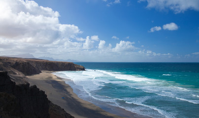 Fototapeta na wymiar zachodnim wybrzeżu wyspy Fuerteventura w La Pared