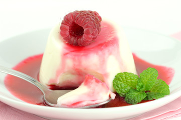 Panna cotta with raspberry coulis and fresh mint