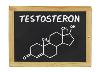 chemische Strukturformel von Testosteron auf einer Schiefertafel
