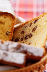 Raisin cake in the basket