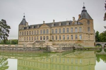 Fototapeta na wymiar chateau en bourgogne
