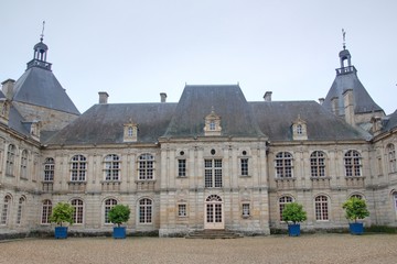 Fototapeta na wymiar chateau en bourgogne