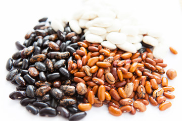 pile kidney beans in three colors: white, red, black