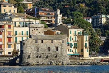 Fototapeta na wymiar Rapallo Zamek na morzu
