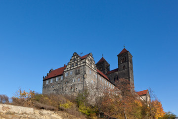 Fototapeta na wymiar Quedlinburg Zamek jesienią