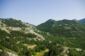 Naklejka premium Wild rocky terrain
