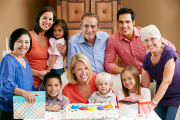 Obraz premium Multi Generation Family Celebrating Children's Birthday