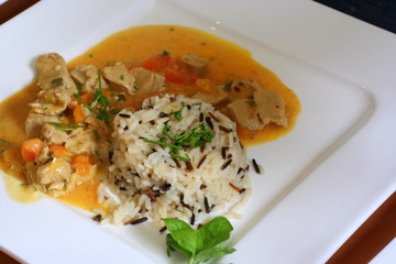 Reis und Hühnchen