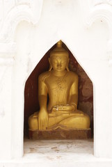 バガン　黄金の仏陀