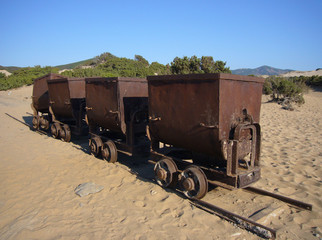 Fototapeta na wymiar stara kopalnia wózki