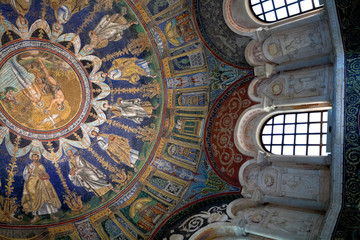 Mosaic and stuccoes of the neoniano Baptistery