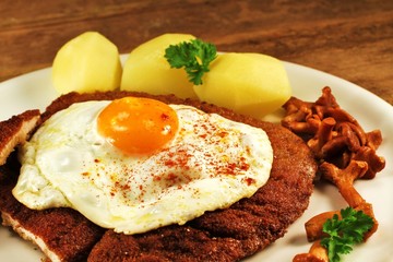 Schnitzel mit Setzei und Pfifferlingen