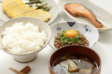 朝食