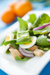 spinach salad and croutons