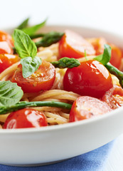 Spaghetti with green asparagus and cherry tomatoes
