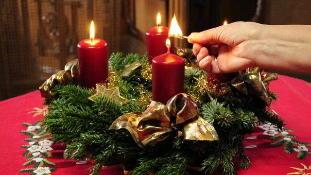 Adventskranz,anz&uuml;nden der 4. Kerze