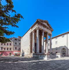 Obraz premium Temple of Roma and Augustus