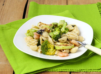 shell-shaped pasta with broccoli, courgette and prawns