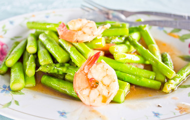 Asparagus stir fried with prawns