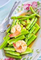 Asparagus stir fried with prawns