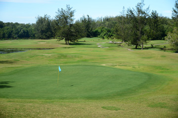 Obraz premium Golf Course With Putting Green