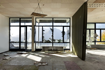 abandoned building, many windows