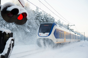 Naklejka premium Dutch train in snow
