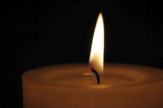 Kerzenlicht im Dunkeln
