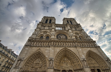 Fototapeta na wymiar Paryż. Wspaniały widok z Notre Dame elewacji.