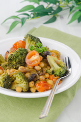 warm salad with chickpeas, broccoli, raisins
