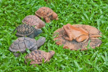 A pottery of frog on lotus leaf