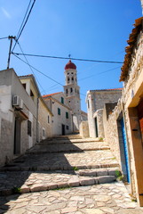 ruelle et clocher de Betina