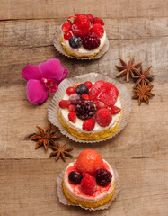three berries cupcakes