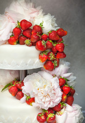 Strawberry wedding cake with floral decorations