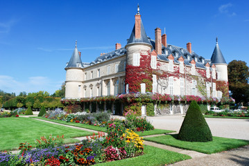 Rambouillet castle in autumn - obrazy, fototapety, plakaty