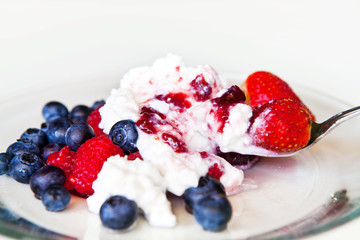 Cottage cheese with berries