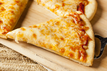 Pizza au fromage italien maison classique