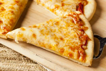 Crédence de cuisine en verre imprimé Pizzeria Pizza au fromage italien maison classique